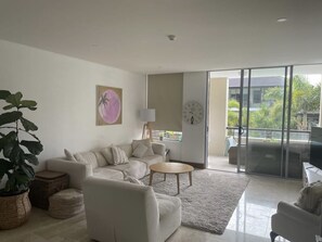 Smart TV - Luxury Balinese Resort (Casuarina)