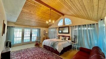 5 bedrooms, desk, iron/ironing board, WiFi