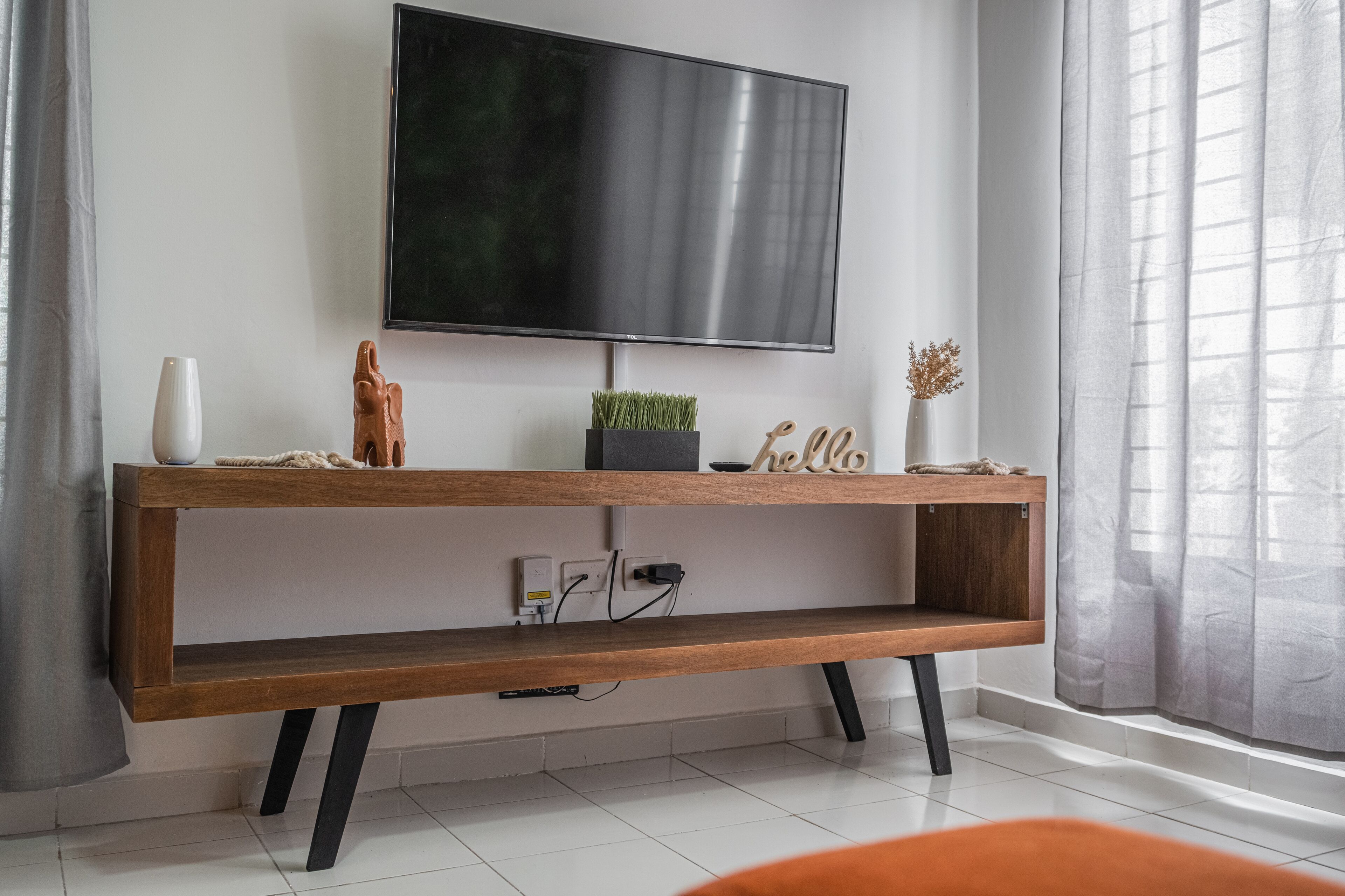 LED TV, Netflix, streaming services