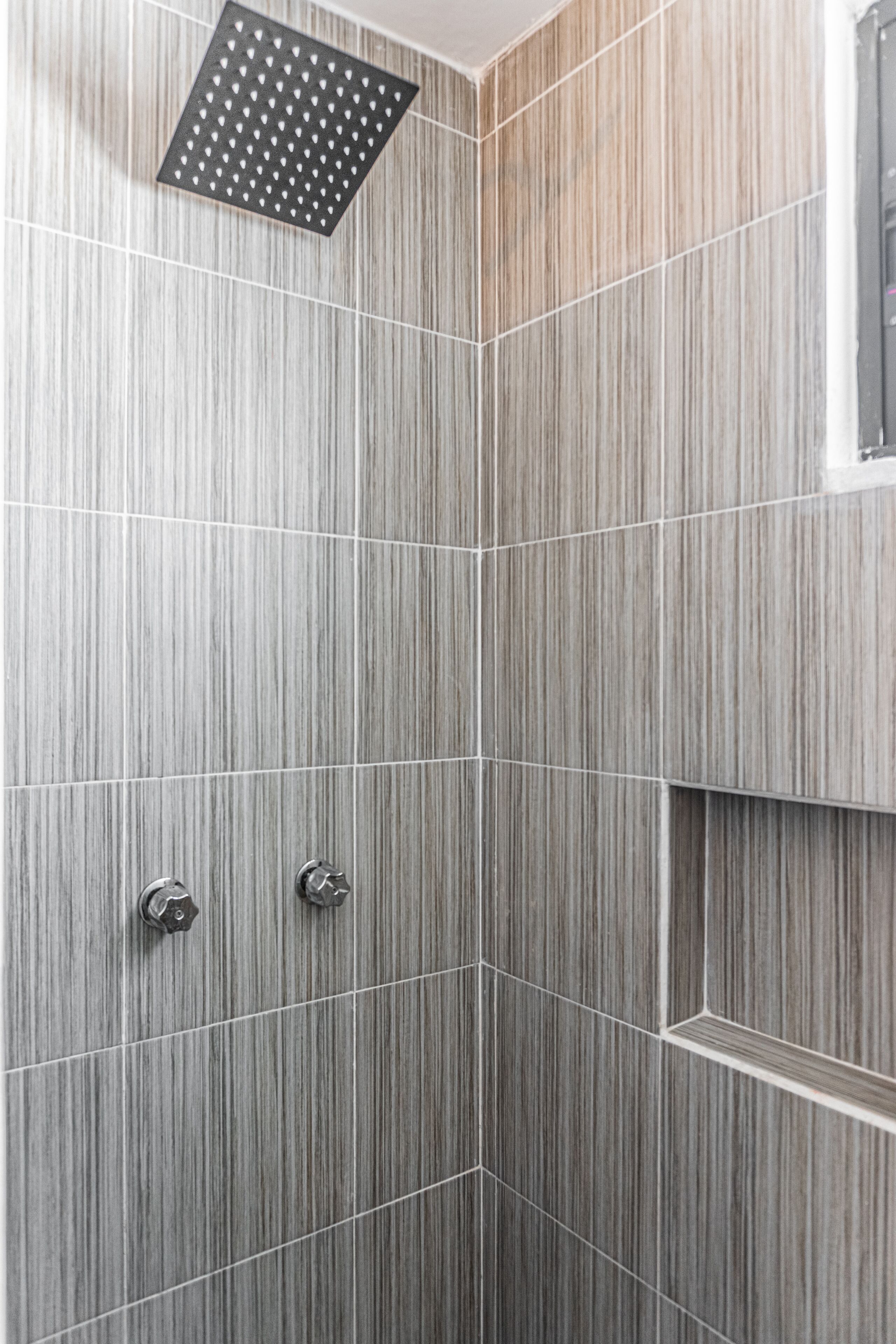 Pako Stays - Luxurious & Spacious 2 Bedroom Suites