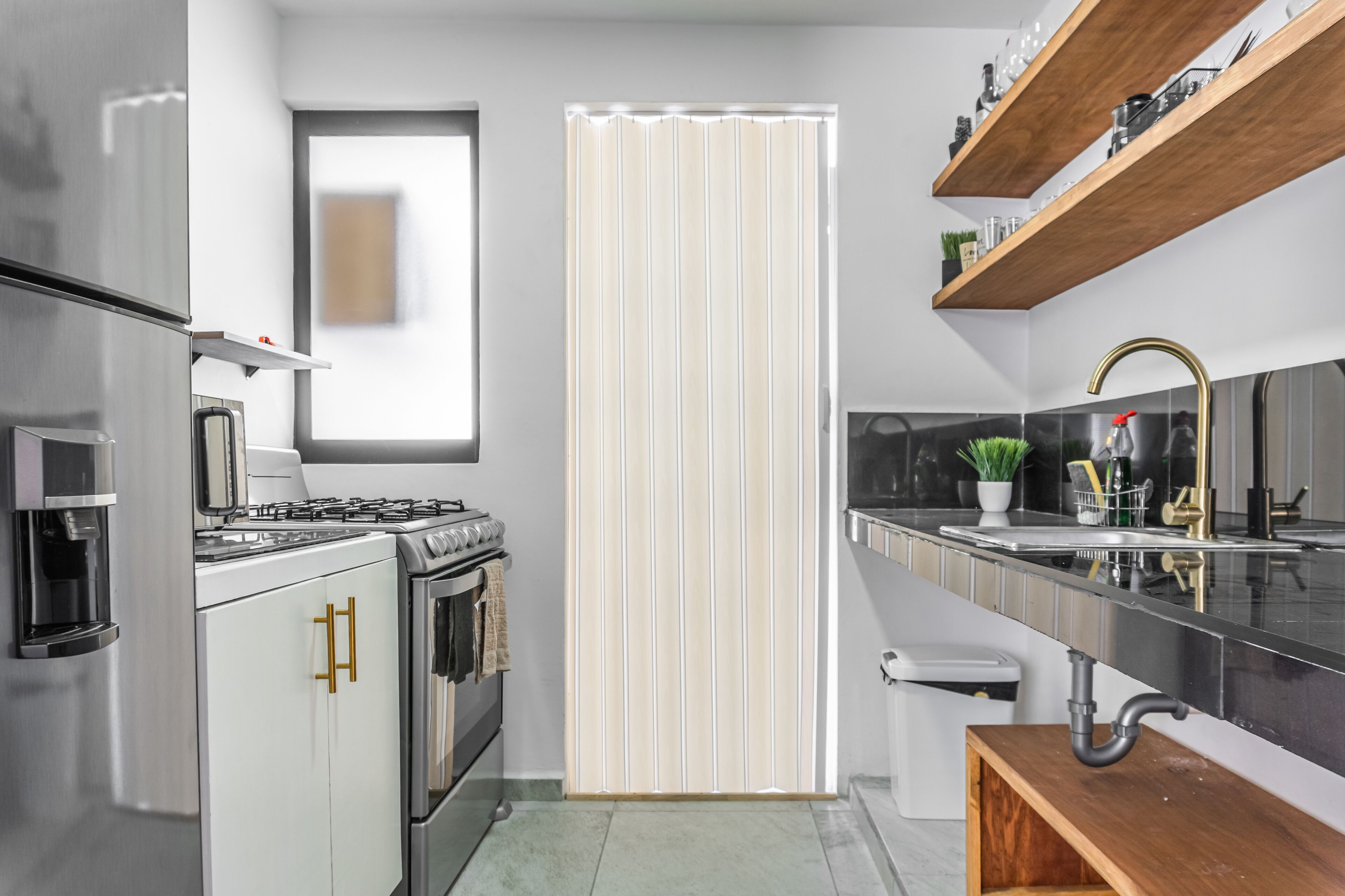 Signature Suite (El Yucatan) | Private kitchen | Full-size fridge, microwave, oven, stovetop