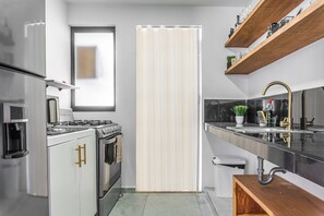 Suite Signature (El Yucatan) | Cuisine privée | Grand réfrigérateur, micro-ondes, four, plaque de cuisson