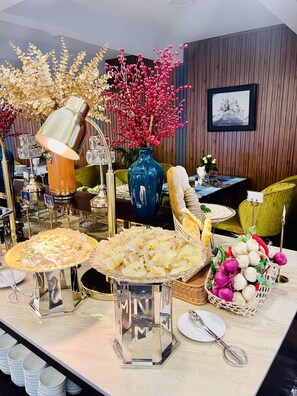 Free daily buffet breakfast  - Sandals Camellia Hotel (Da Lat)