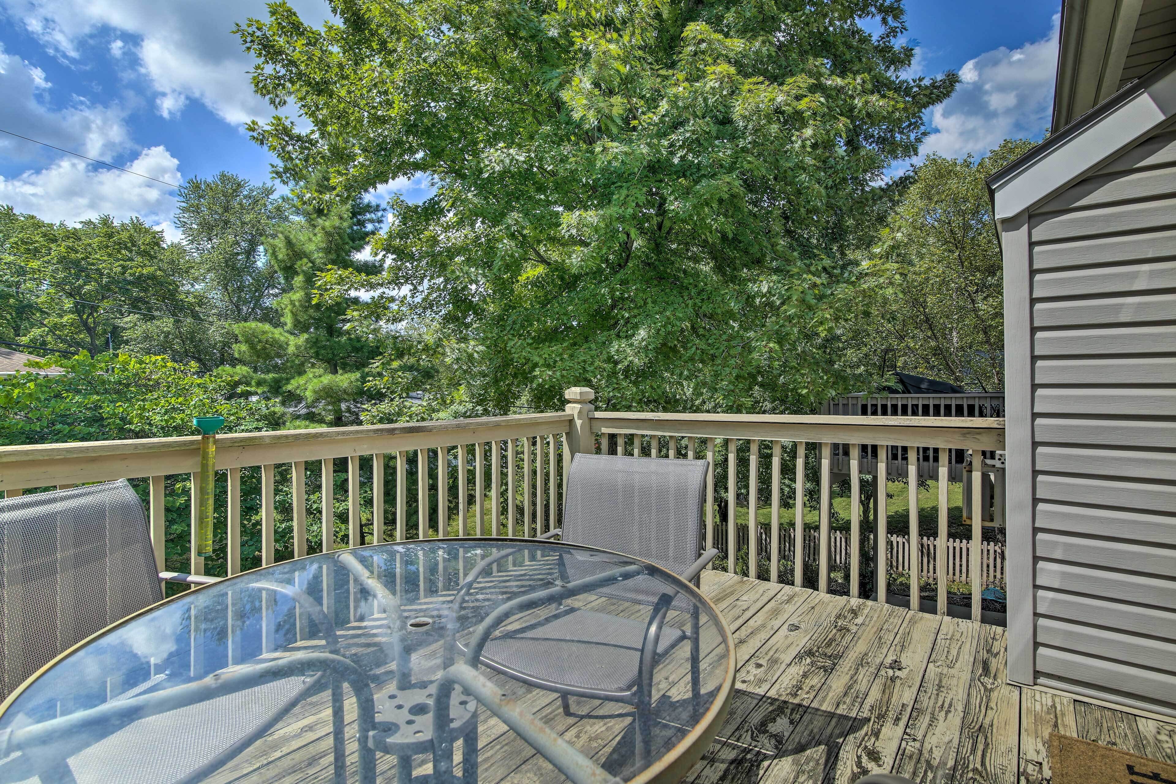 Bright Townhome < 10 Mi to Dtwn Kansas City!