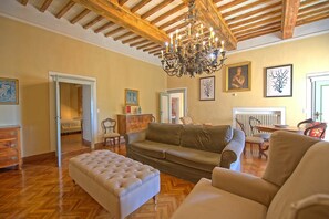 TV, stereo - Inviting 6-Bed House in Brindisi (Brindisi)