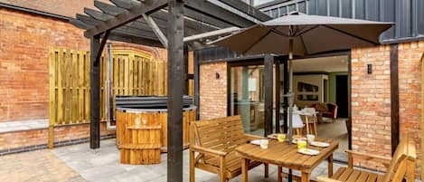 屋外ダイニングエリア