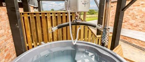 Tina de hidromasaje al aire libre