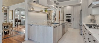 Coastal Paradise - Private Luxurious Spacious Resort Beach Living!