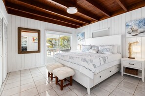 4 bedrooms, desk, iron/ironing board, free WiFi - Oceanside Waterfront Paradise Home - Completely Renovated (Key Largo)