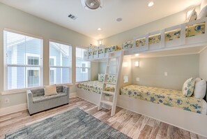5 bedrooms, desk, iron/ironing board, travel cot