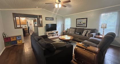 Happy Place in Buncombe - 1 mile to Lake Texoma