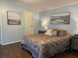 3 camere, una scrivania, ferro/asse da stiro, culla da viaggio