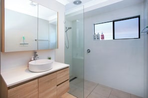 Shower - Renovated 3 bed Unit with Views (Umina Beach)