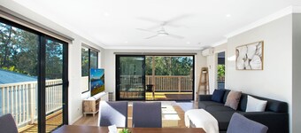 Renovated 3 bed Unit with Views