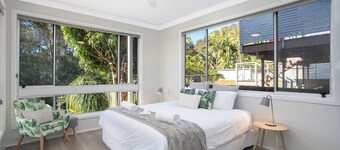 Cosy Renovated 2 Bed cottage on the water