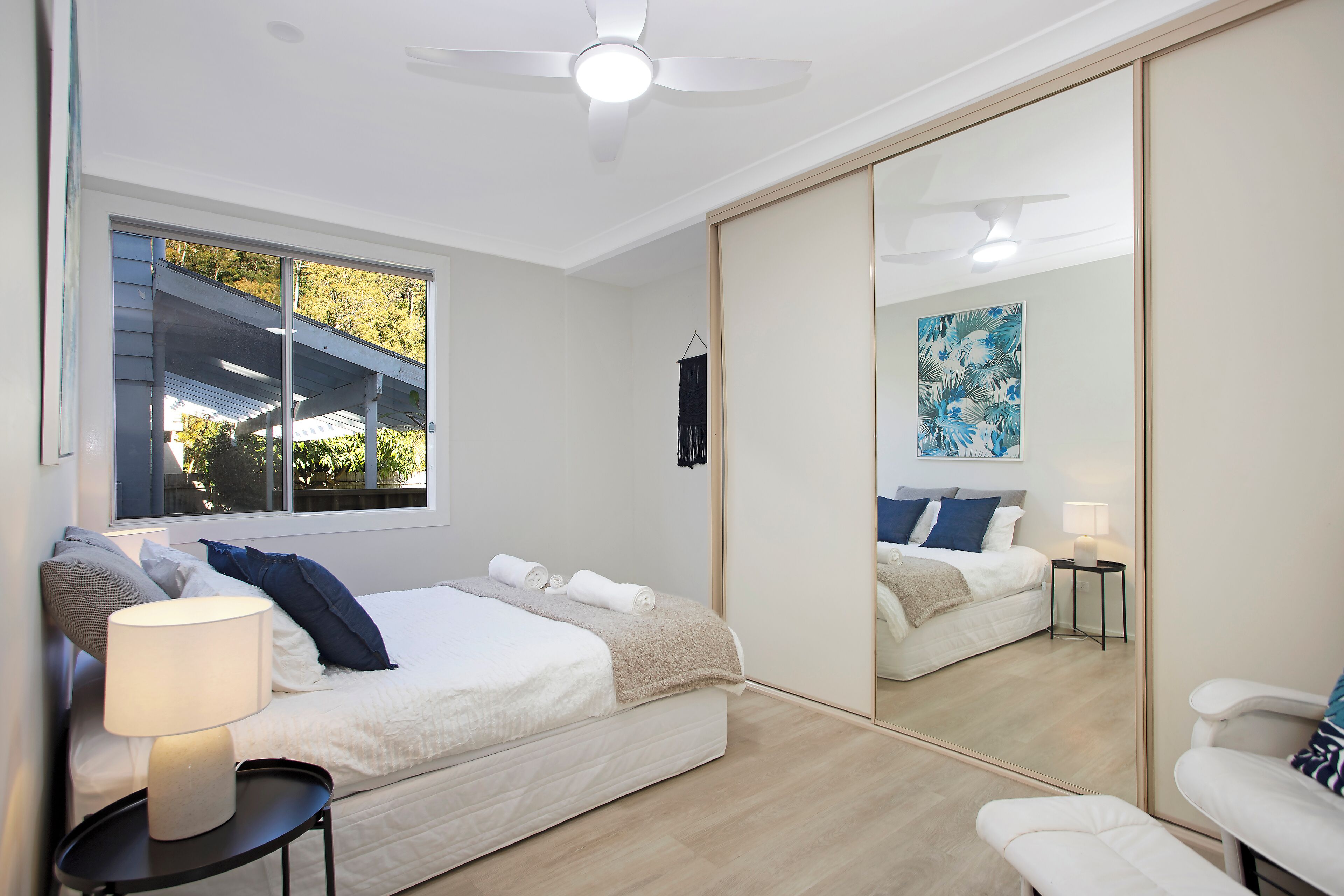 Cosy Renovated 2 Bed cottage on the water