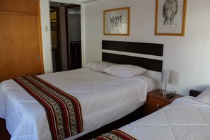 4 Schlafzimmer, Schreibtisch, kostenloses WLAN, Bettwäsche