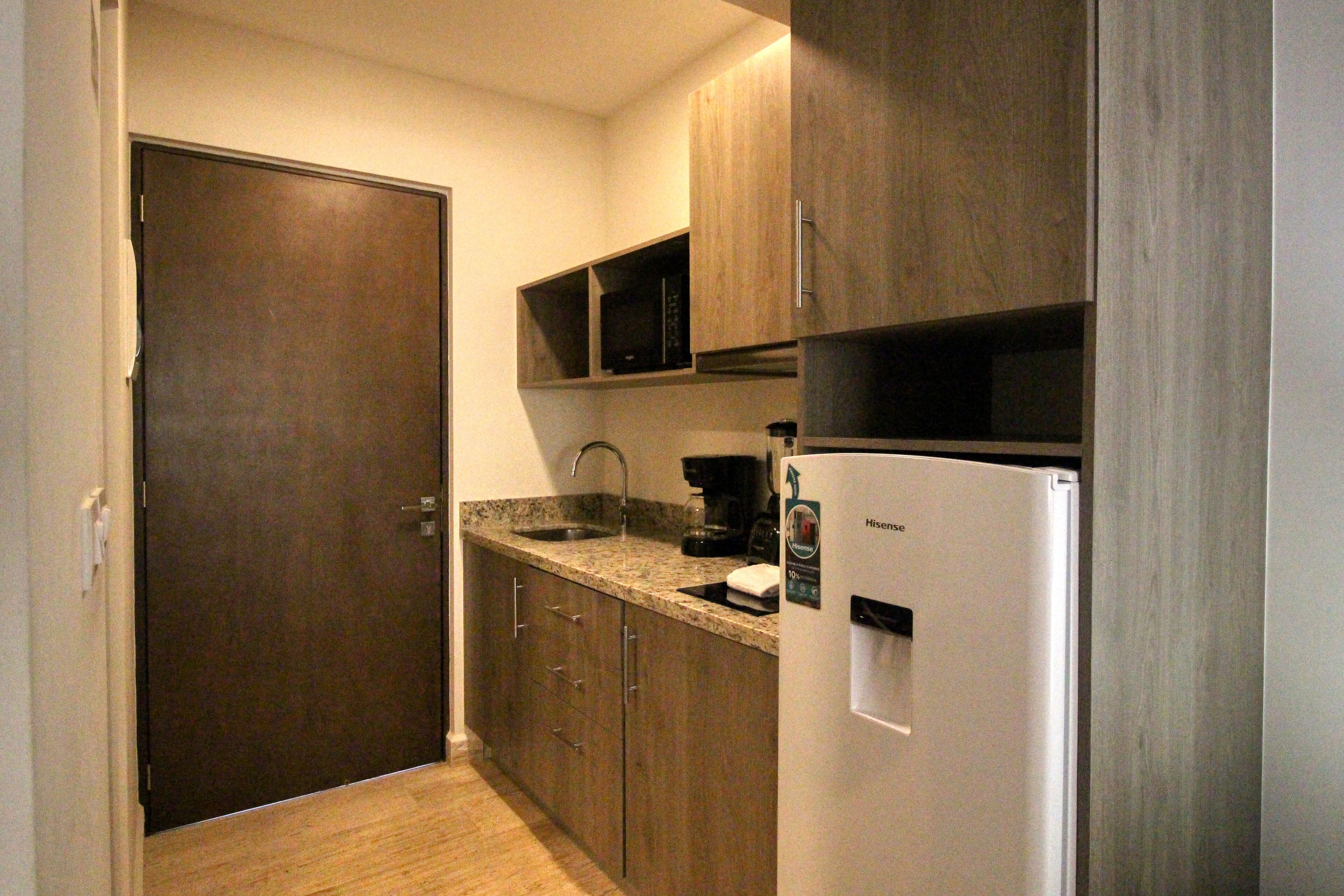 Stylish Centro studio with private balcony, rooftop pool, gym, & pool table