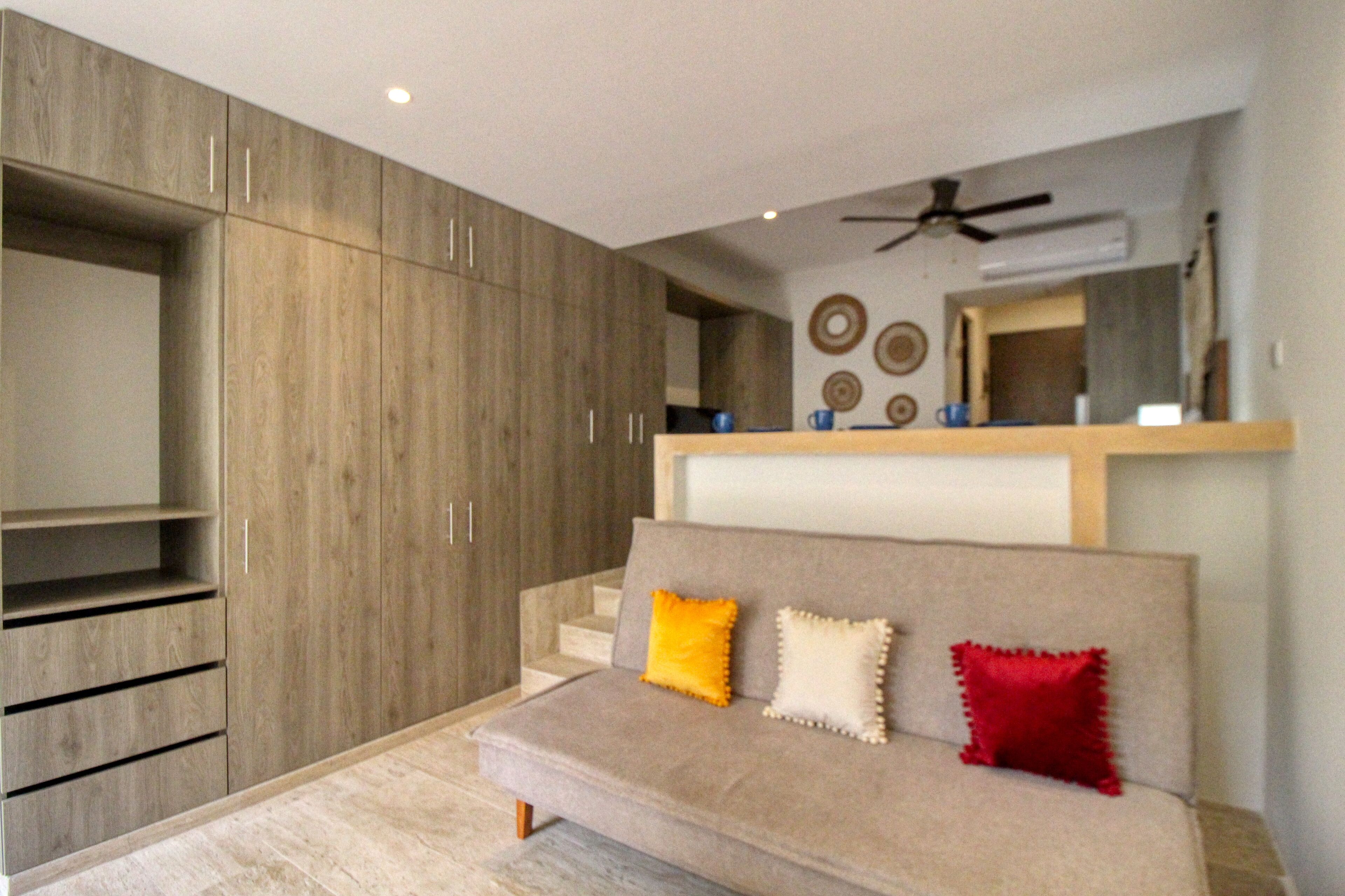Stylish Centro studio with private balcony, rooftop pool, gym, & pool table