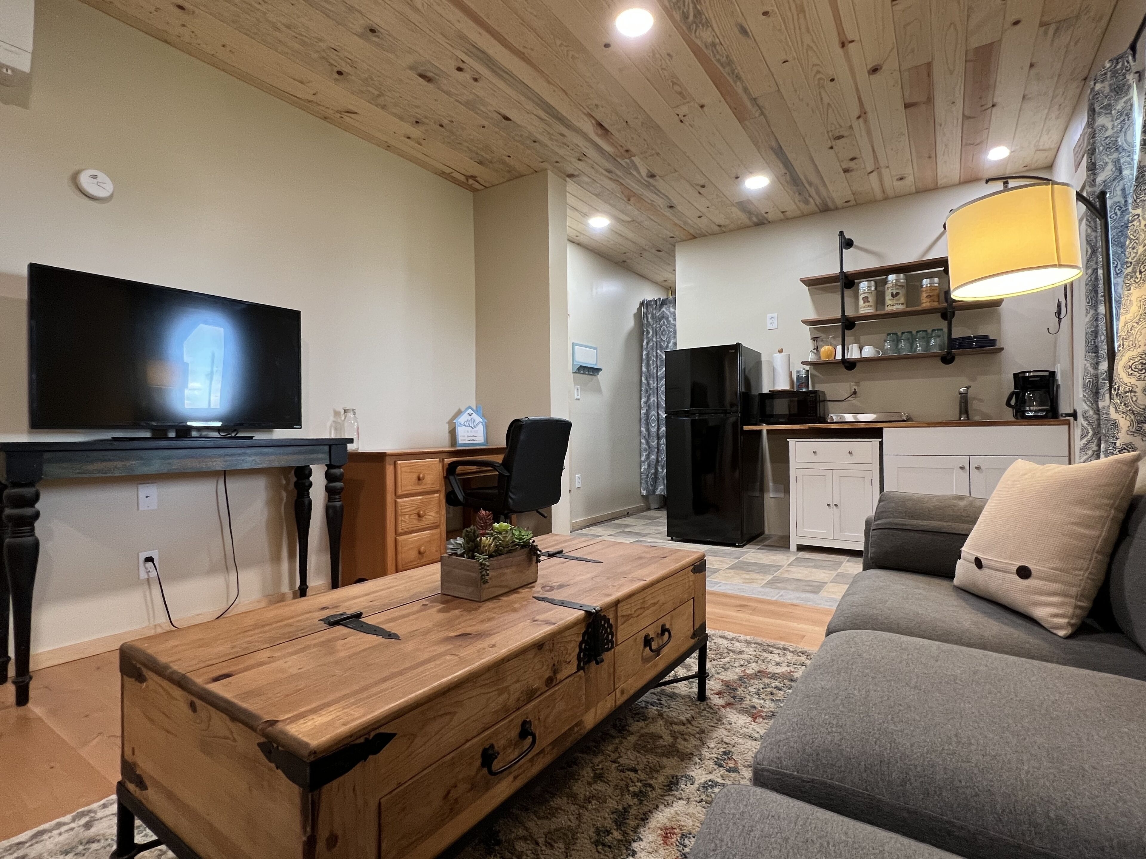 Cozy 1 bedroom apartment attached to a barn