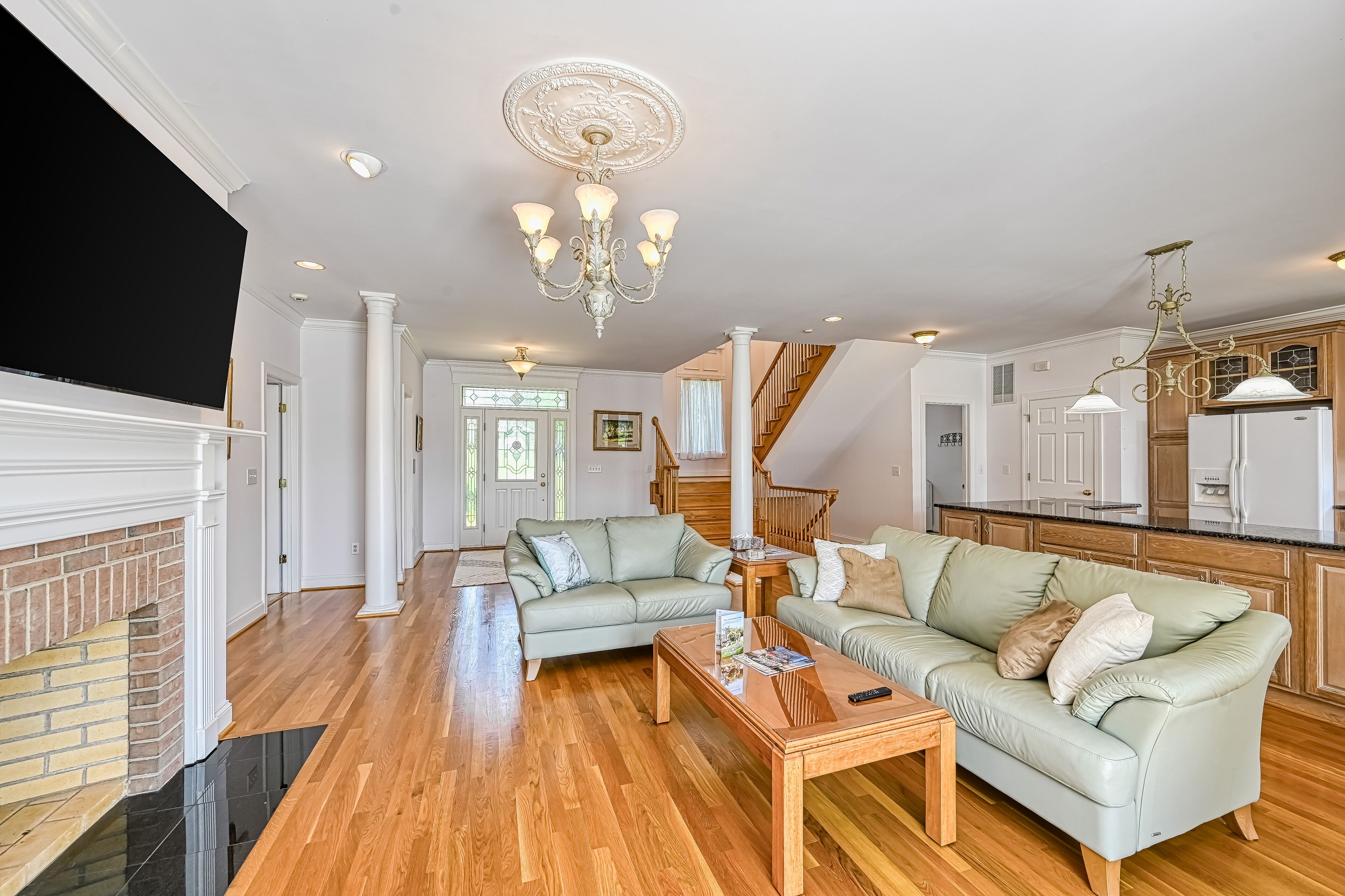 High-end lakefront home with dock, volleyball, Ping-Pong, 2 firepits & kayaks