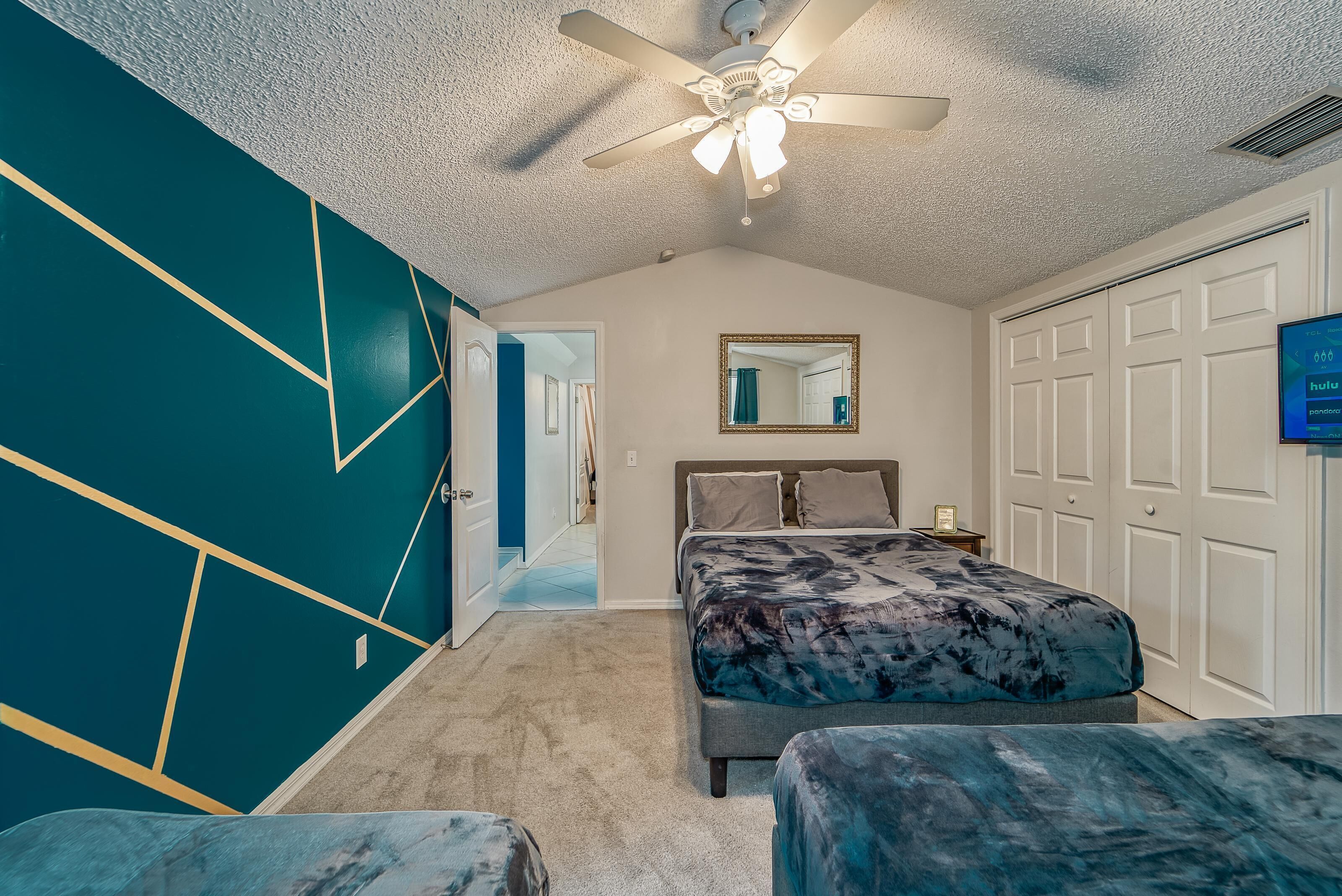 Large Tampa Private Pool home*Near Amusement Parks and beach