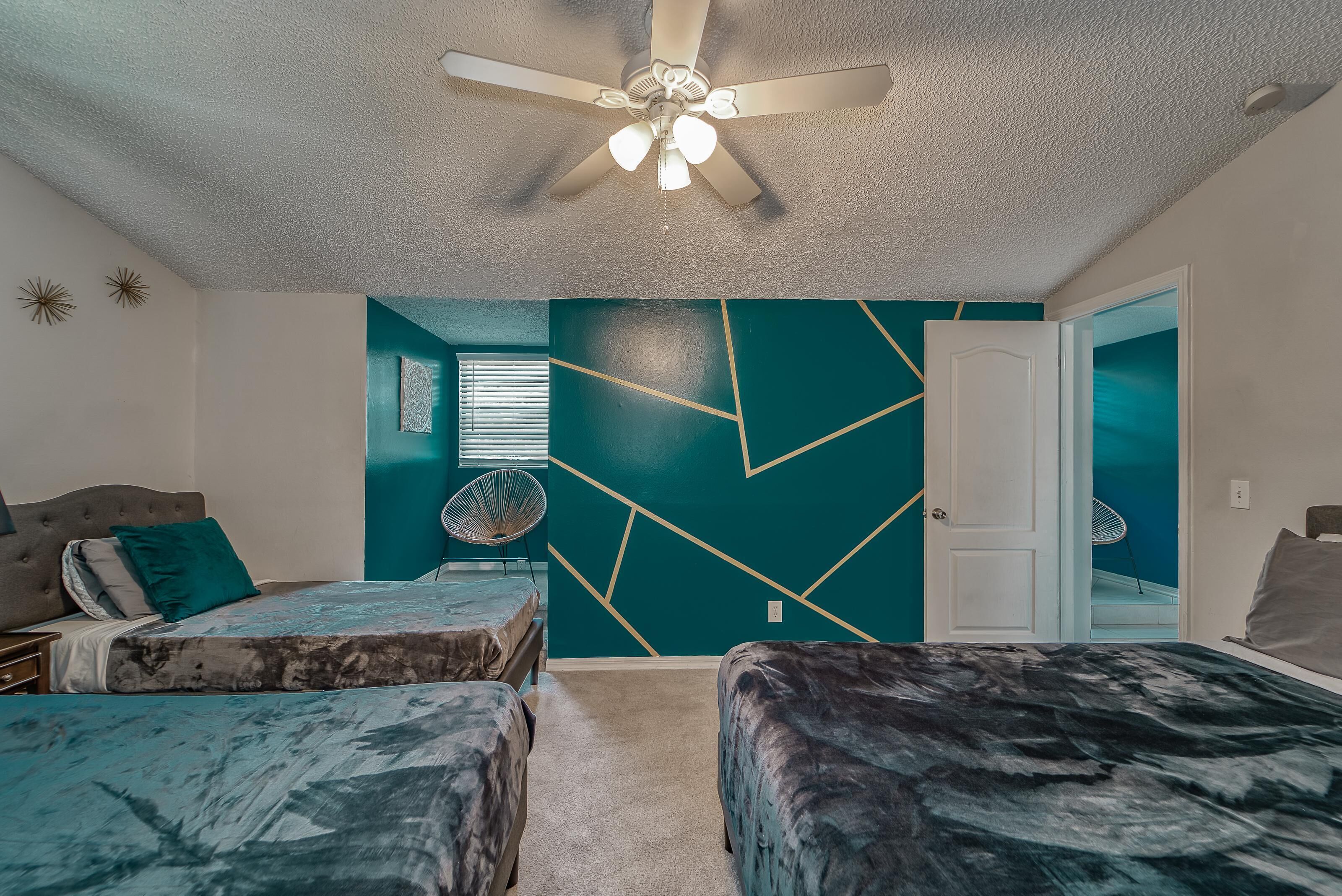 Large Tampa Private Pool home*Near Amusement Parks and beach