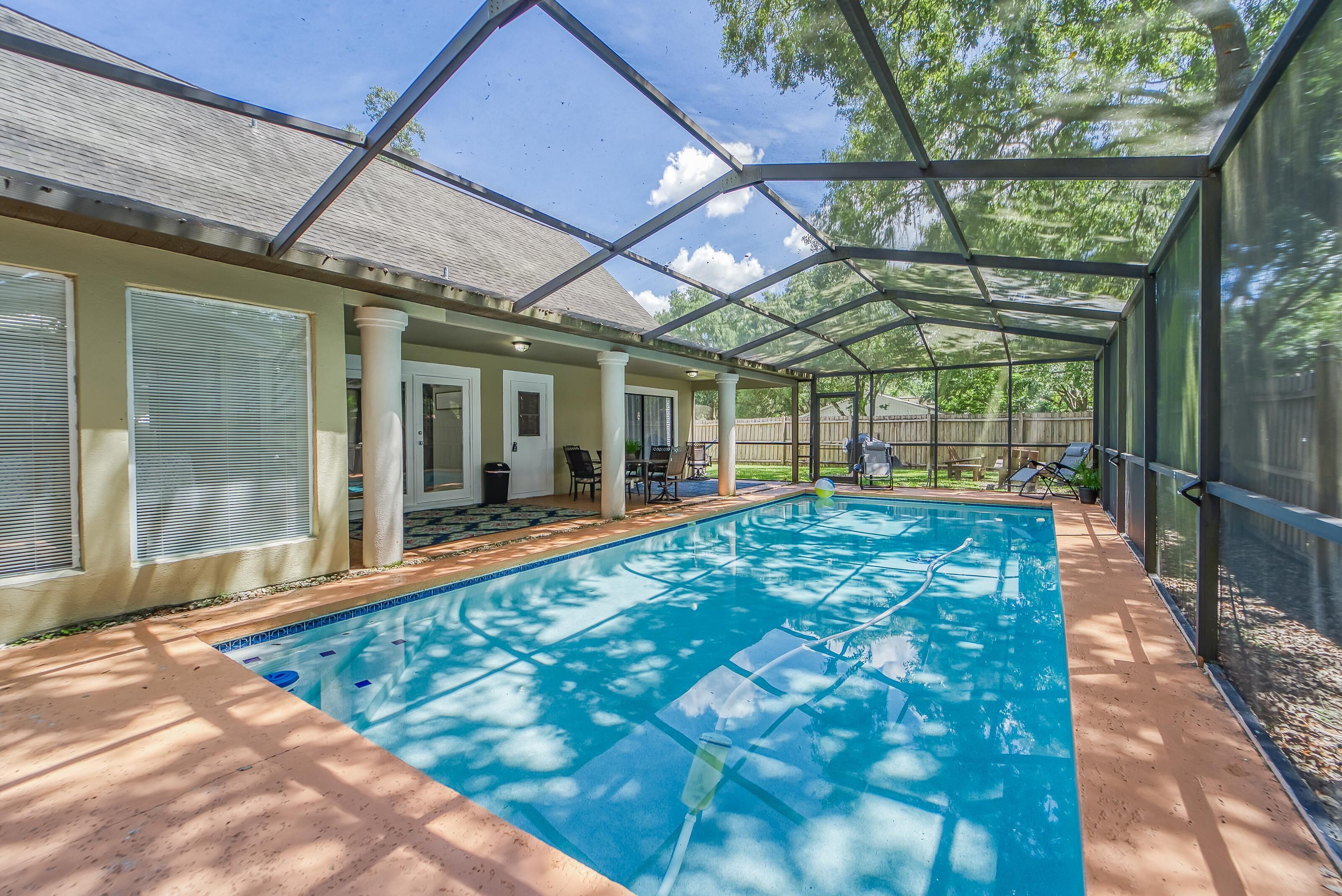 Large Tampa Private Pool home*Near Amusement Parks and beach