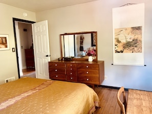 2 bedrooms, desk, free WiFi, bed sheets