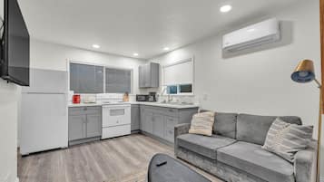 Smart TV, fireplace, video games, table tennis