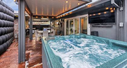King Suite House guest house, heated pool, spa, pool table, ping pong