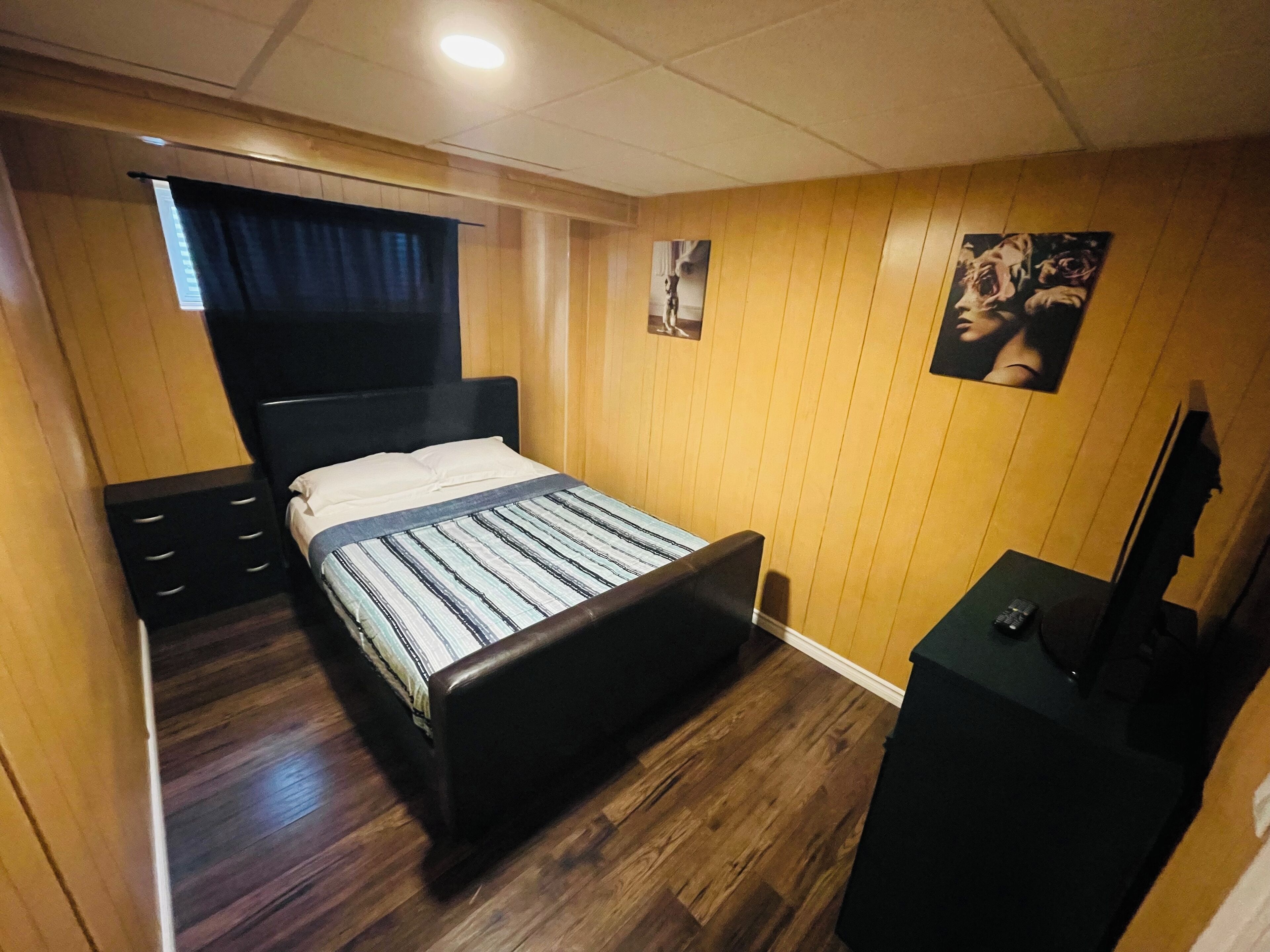 One bedroom suite + parking + private space +5 mins from major shopping centres