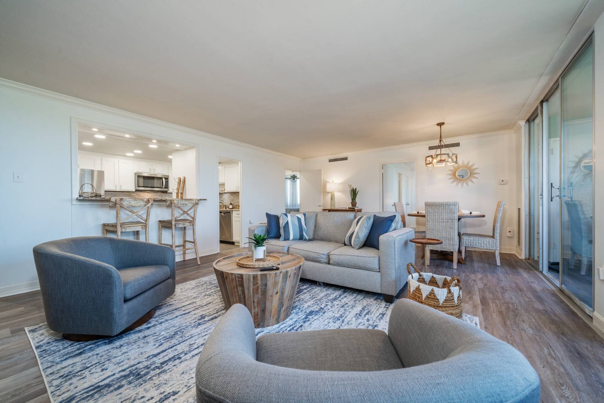 New! | Lake Hamilton Hideaway | Upscale Lake Condo W/ Pool, Gym and Boat Slip