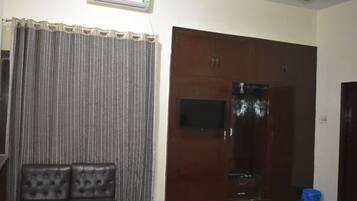 Espacio para trabajar con laptop y wifi gratis