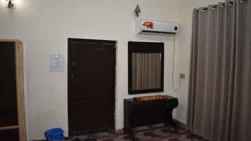 Espacio para trabajar con laptop y wifi gratis