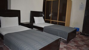 A room with two single beds, a wardrobe, and a nightstand. - Town Palace Guest House (Mekhtar)