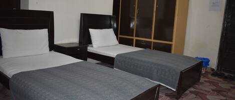 Espacio para trabajar con laptop y wifi gratis