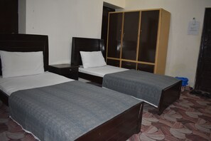 Quarto duplo | Espaço de trabalho para notebook, Wi-Fi de cortesia