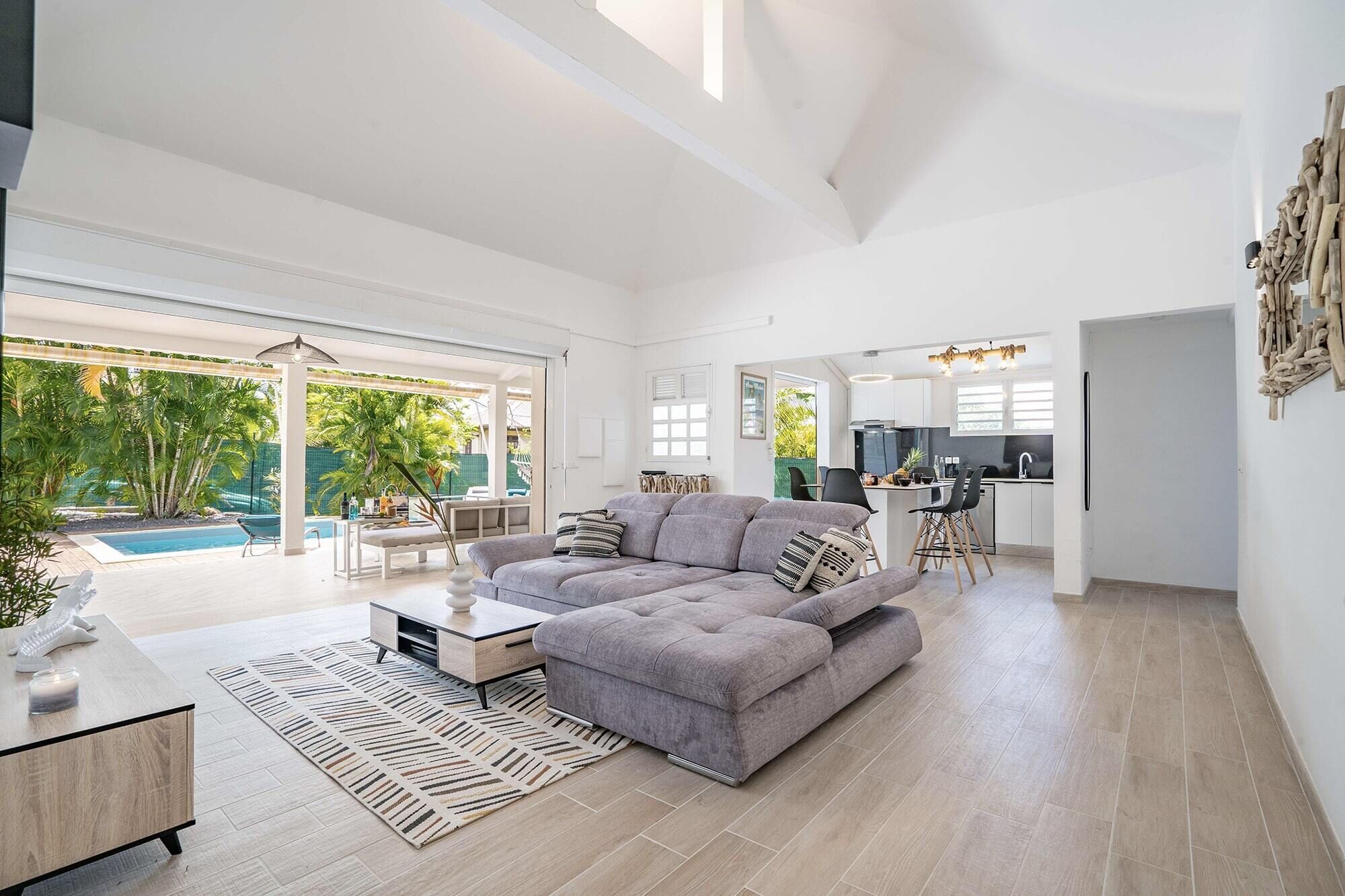 Fernseher, Tischtennisplatte