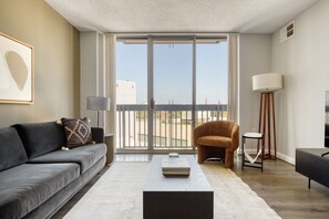 TV, stereo - Amazing Bethesda 2BR w/ Gym & Pool, near Metro, by Blueground (Maryland)