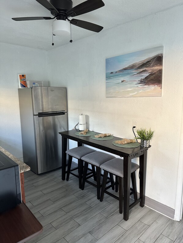 Dining - Cozy Suite in the Heart of Orlando near Universal Hot Tub Spa (Orlando)