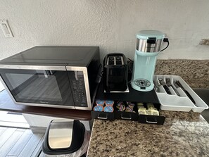 Fridge, microwave, stovetop, coffee/tea maker - Cozy Suite in the Heart of Orlando near Universal Hot Tub Spa (Orlando)