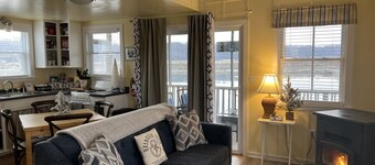 Cozy Warm Winter "Nantucket" Cottage Getaway