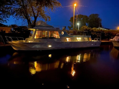The "Lily Pad" Boatel Houseboat