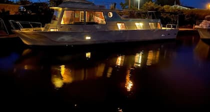 The "Lily Pad" Boatel Houseboat