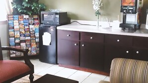 Interior entrance - Blue Way Inn & Suites By Jasper Houston (Houston)