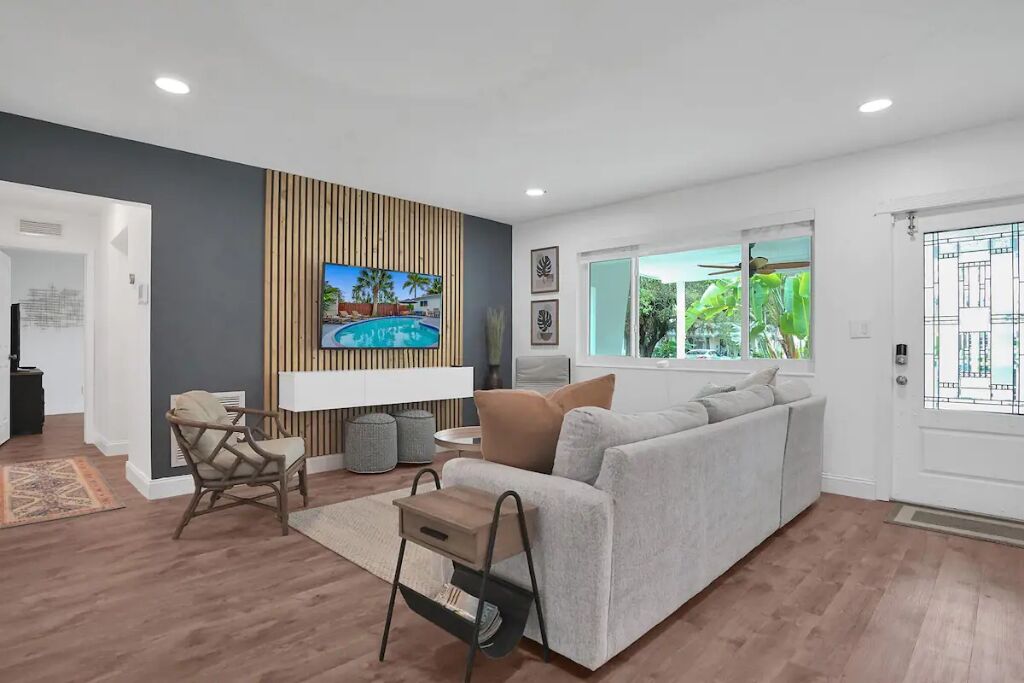 Newly Renovated Home in Hollywood w HEATED Saltwater Pool