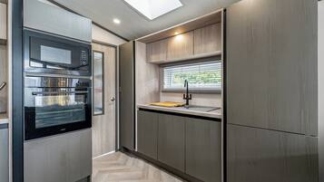 Fridge, oven, stovetop, toaster