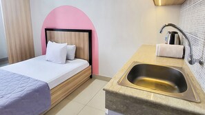 1 bedroom, desk, free WiFi - Kozii Room at Evenciio Apartment (Depok)