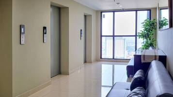 1 bedroom, desk, WiFi (free)